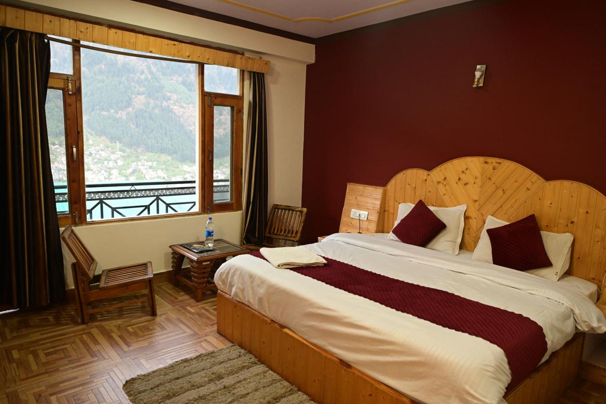 Krishana Cottage A Pure Veg !!!300 M From Hadimba Temple!!!Balcony Rooms!!!Veg Restaurant!!!Couple Friendly!!!Family Cottage!!! Манали Экстерьер фото