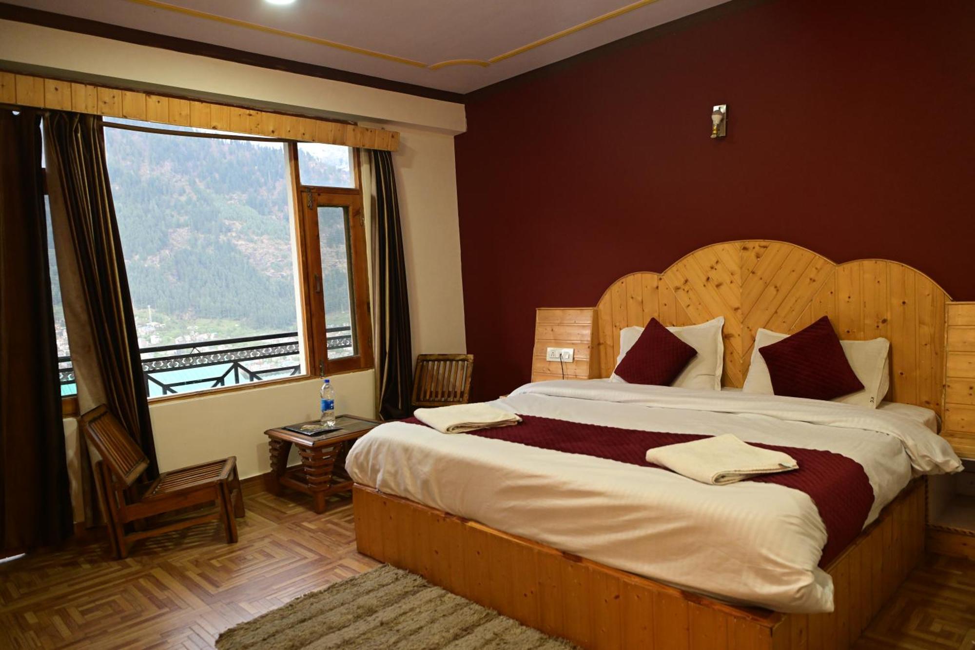 Krishana Cottage A Pure Veg !!!300 M From Hadimba Temple!!!Balcony Rooms!!!Veg Restaurant!!!Couple Friendly!!!Family Cottage!!! Манали Экстерьер фото