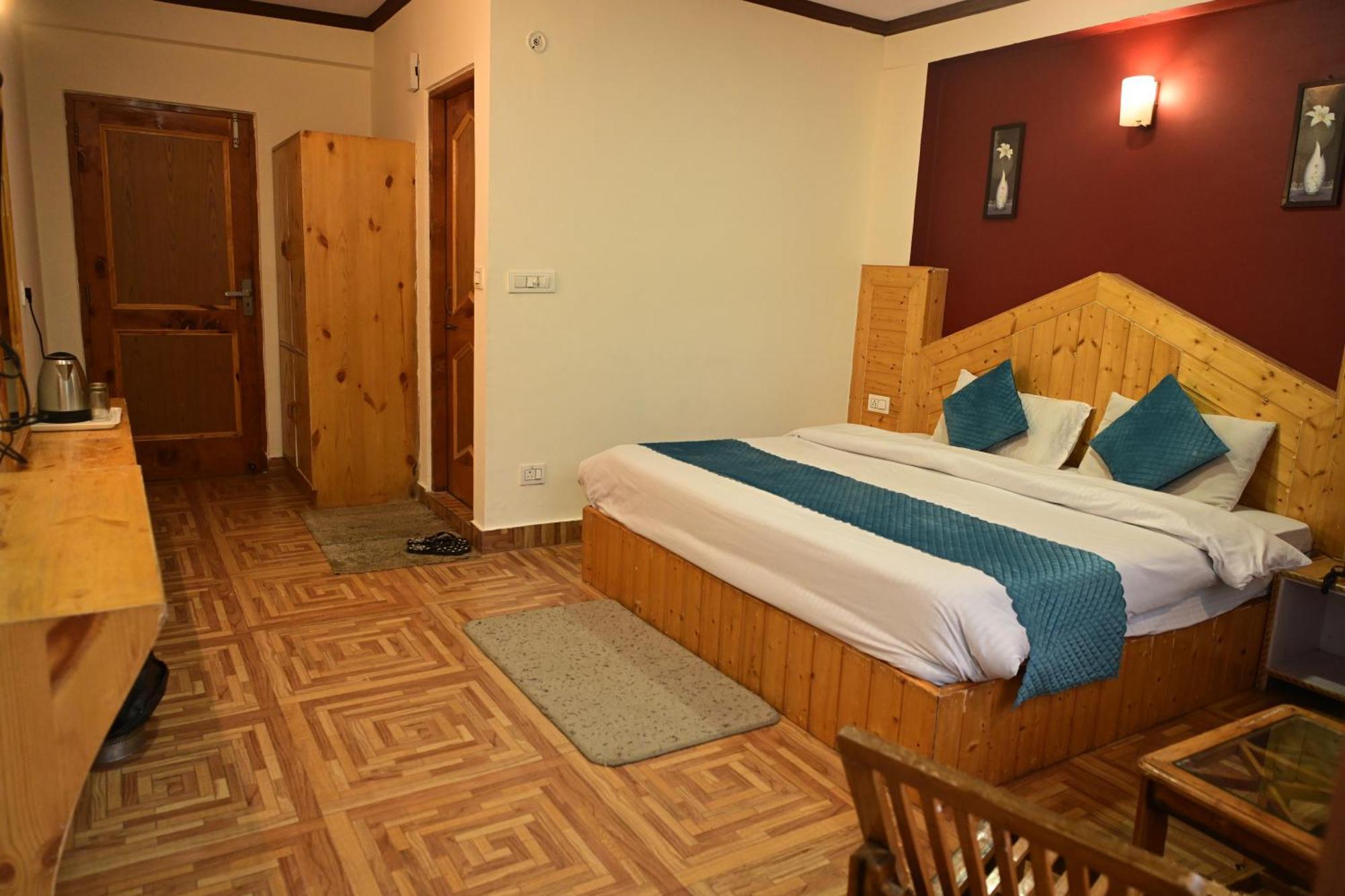 Krishana Cottage A Pure Veg !!!300 M From Hadimba Temple!!!Balcony Rooms!!!Veg Restaurant!!!Couple Friendly!!!Family Cottage!!! Манали Экстерьер фото