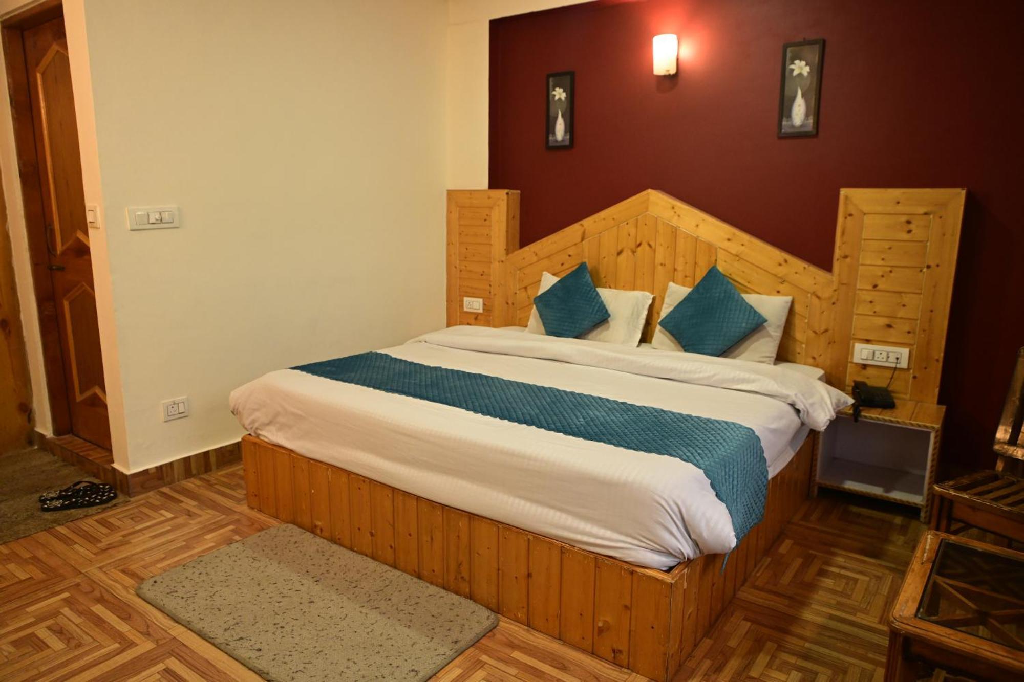 Krishana Cottage A Pure Veg !!!300 M From Hadimba Temple!!!Balcony Rooms!!!Veg Restaurant!!!Couple Friendly!!!Family Cottage!!! Манали Экстерьер фото
