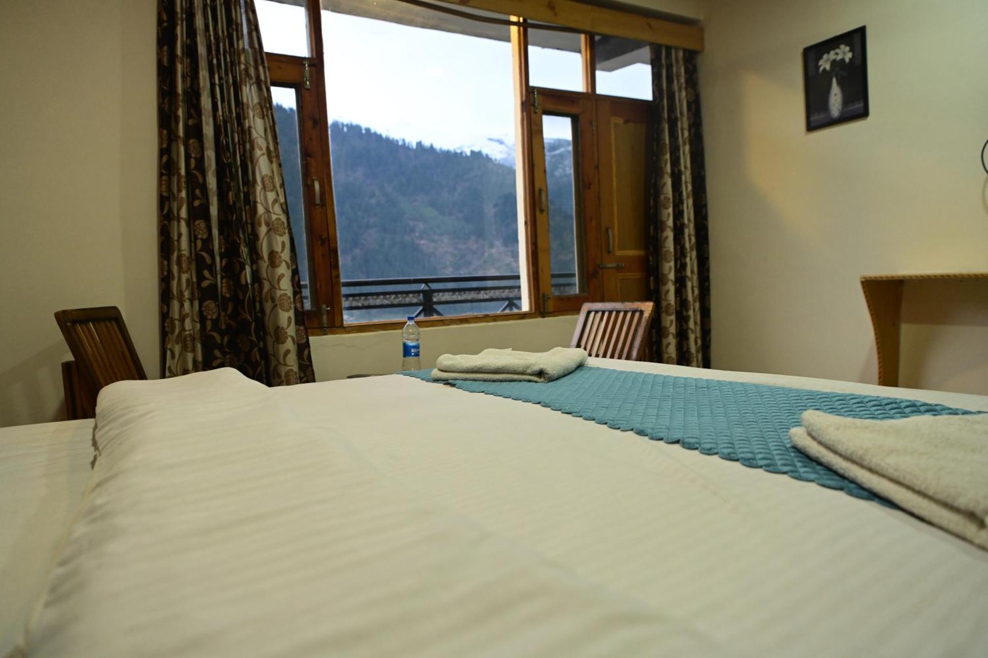 Krishana Cottage A Pure Veg !!!300 M From Hadimba Temple!!!Balcony Rooms!!!Veg Restaurant!!!Couple Friendly!!!Family Cottage!!! Манали Экстерьер фото