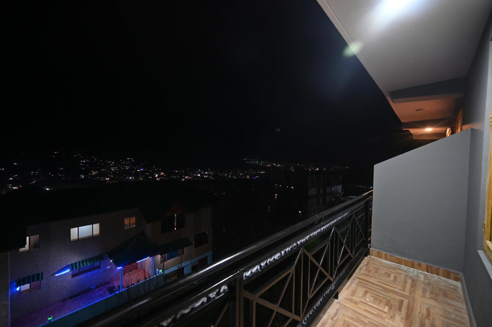 Krishana Cottage A Pure Veg !!!300 M From Hadimba Temple!!!Balcony Rooms!!!Veg Restaurant!!!Couple Friendly!!!Family Cottage!!! Манали Экстерьер фото