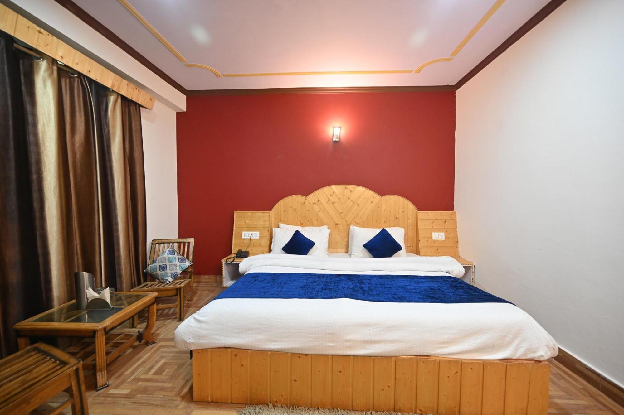 Krishana Cottage A Pure Veg !!!300 M From Hadimba Temple!!!Balcony Rooms!!!Veg Restaurant!!!Couple Friendly!!!Family Cottage!!! Манали Экстерьер фото