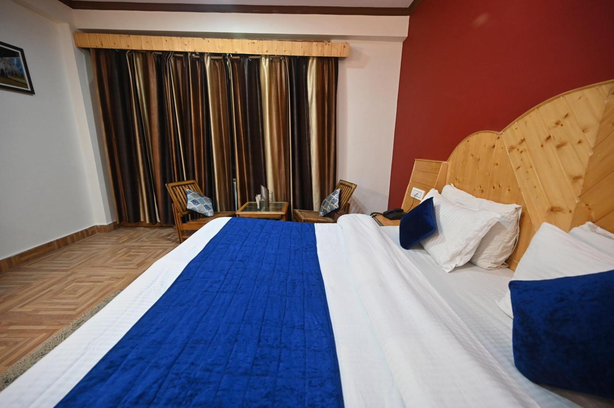 Krishana Cottage A Pure Veg !!!300 M From Hadimba Temple!!!Balcony Rooms!!!Veg Restaurant!!!Couple Friendly!!!Family Cottage!!! Манали Экстерьер фото
