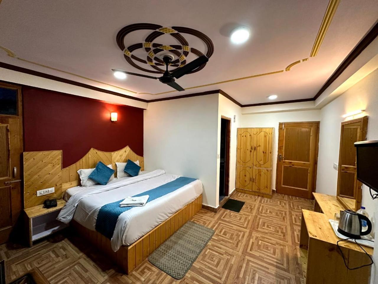 Krishana Cottage A Pure Veg !!!300 M From Hadimba Temple!!!Balcony Rooms!!!Veg Restaurant!!!Couple Friendly!!!Family Cottage!!! Манали Экстерьер фото