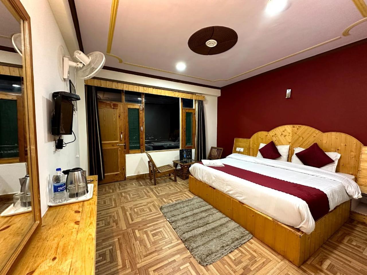 Krishana Cottage A Pure Veg !!!300 M From Hadimba Temple!!!Balcony Rooms!!!Veg Restaurant!!!Couple Friendly!!!Family Cottage!!! Манали Экстерьер фото